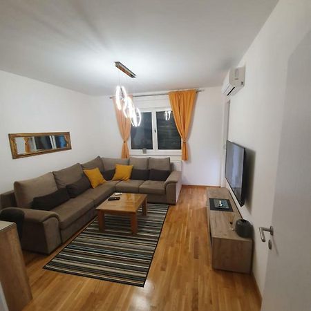 Apartman Lux Добой Екстериор снимка