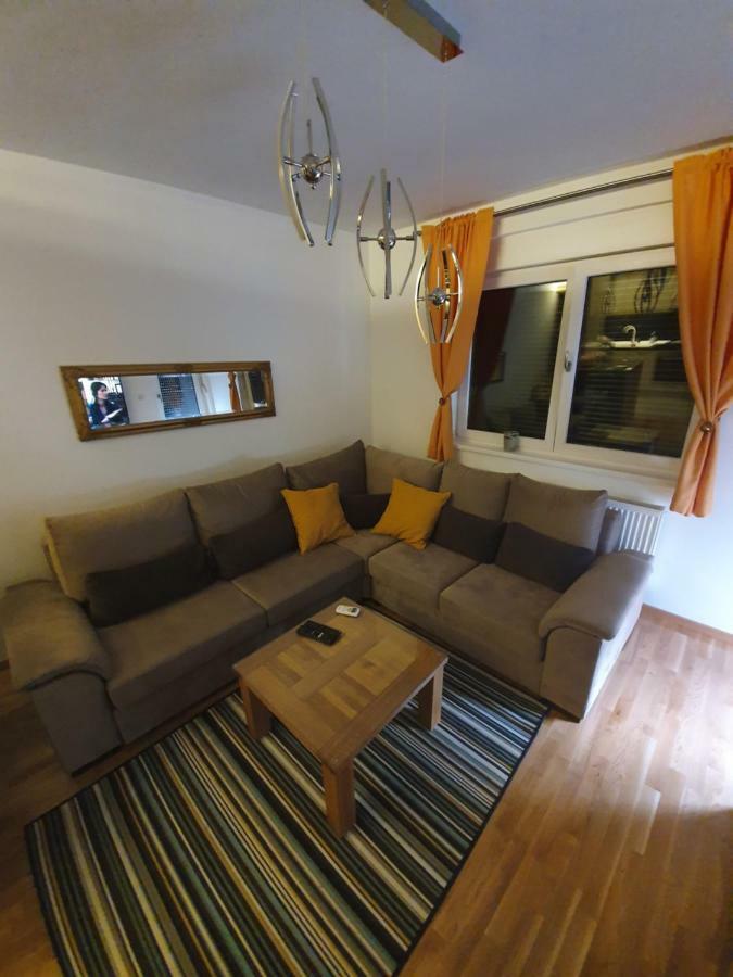 Apartman Lux Добой Екстериор снимка