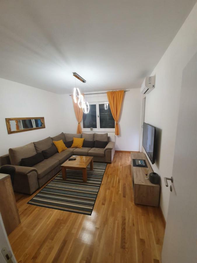 Apartman Lux Добой Екстериор снимка