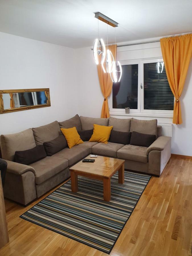 Apartman Lux Добой Екстериор снимка