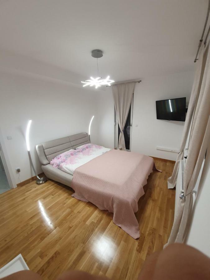 Apartman Lux Добой Екстериор снимка