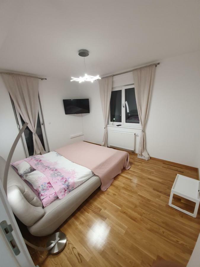 Apartman Lux Добой Екстериор снимка